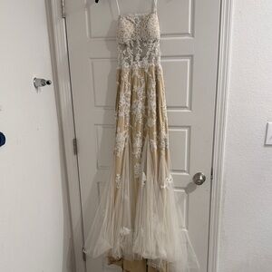 Elegant Lace Evening Gown